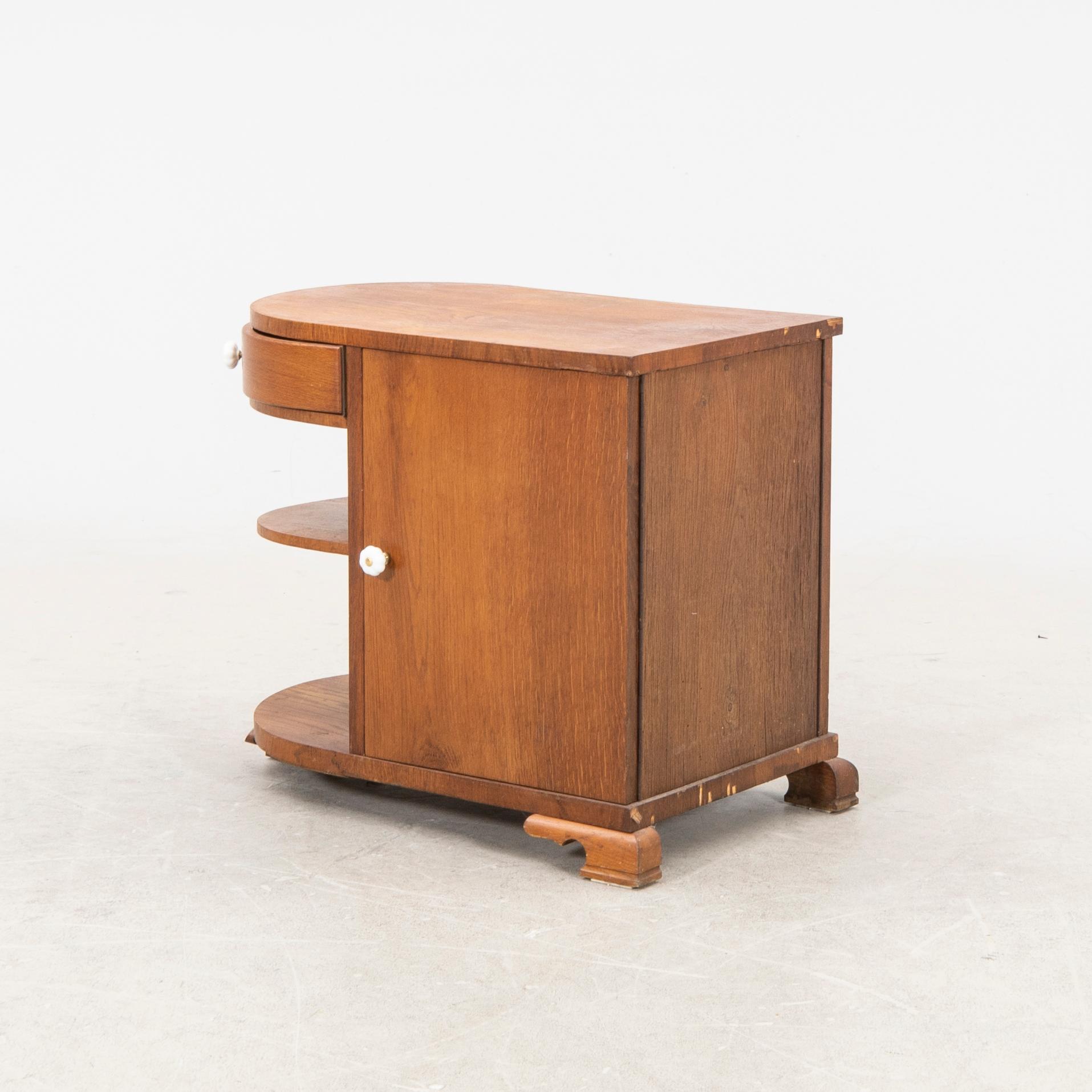 A 1930/40s oak side table.