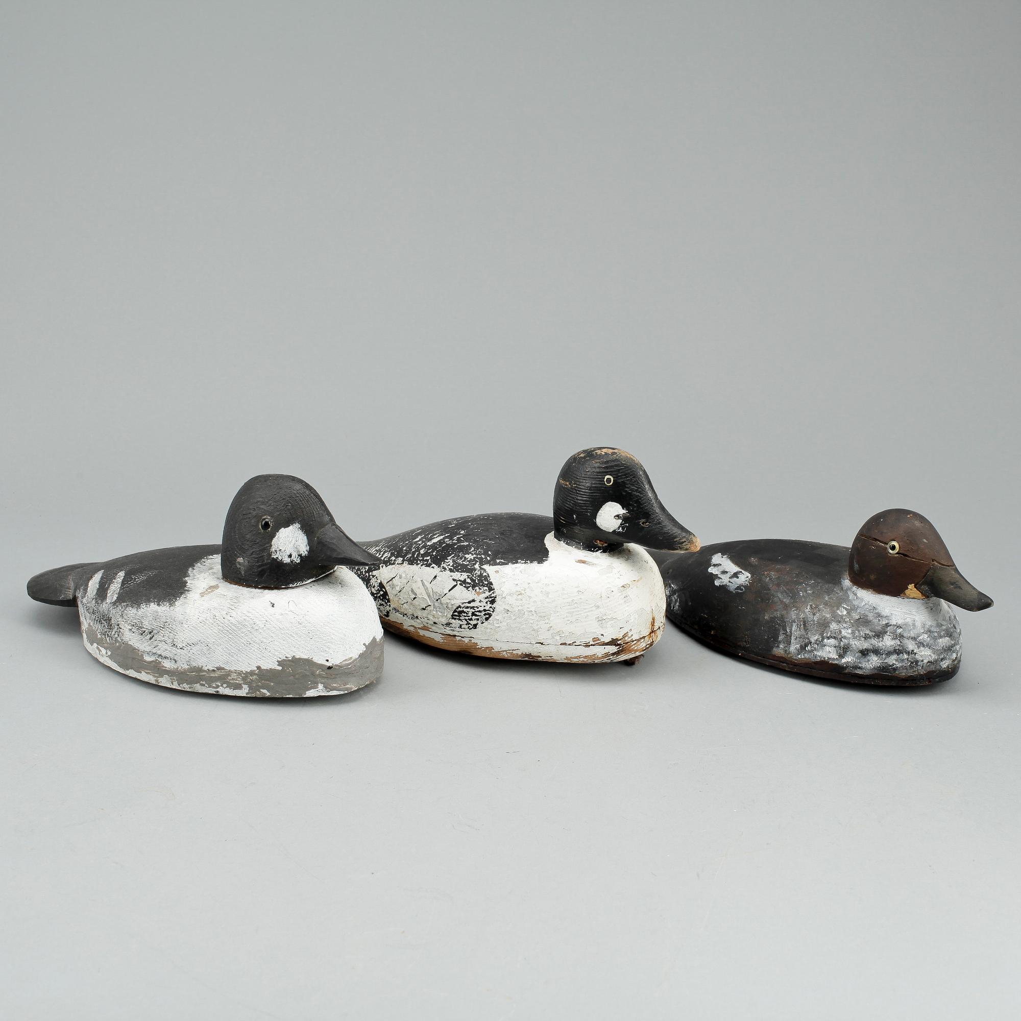 VETTAR, 3 st, målat trä, 1900-tal.