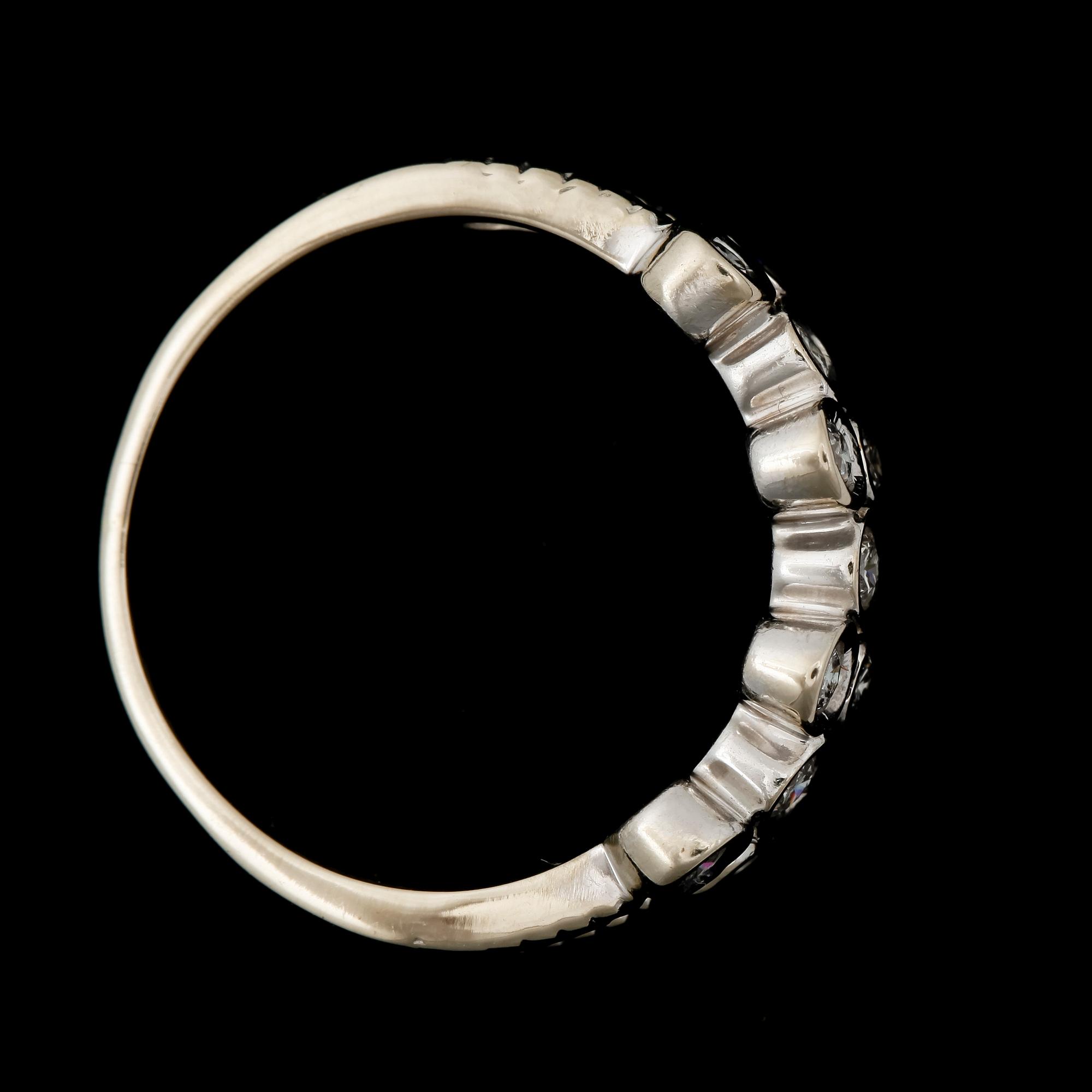 RING, 14k vitguld med briljantslipade diamanter tot ca0,55ct. 2000-tal. Vikt 3,7g.