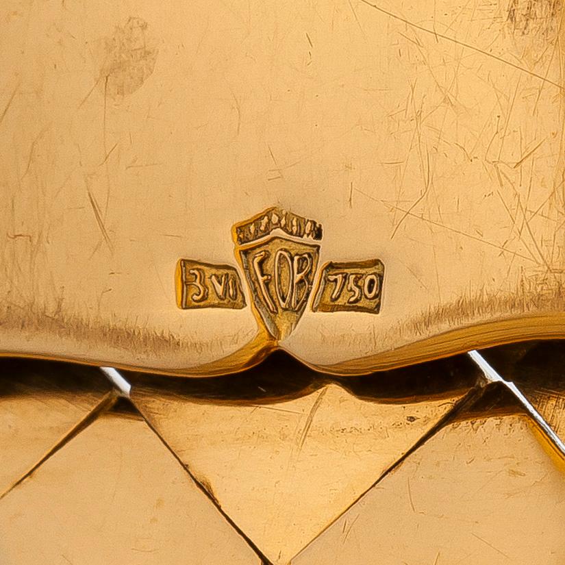 An 18K gold cuff bracelet, Italy.