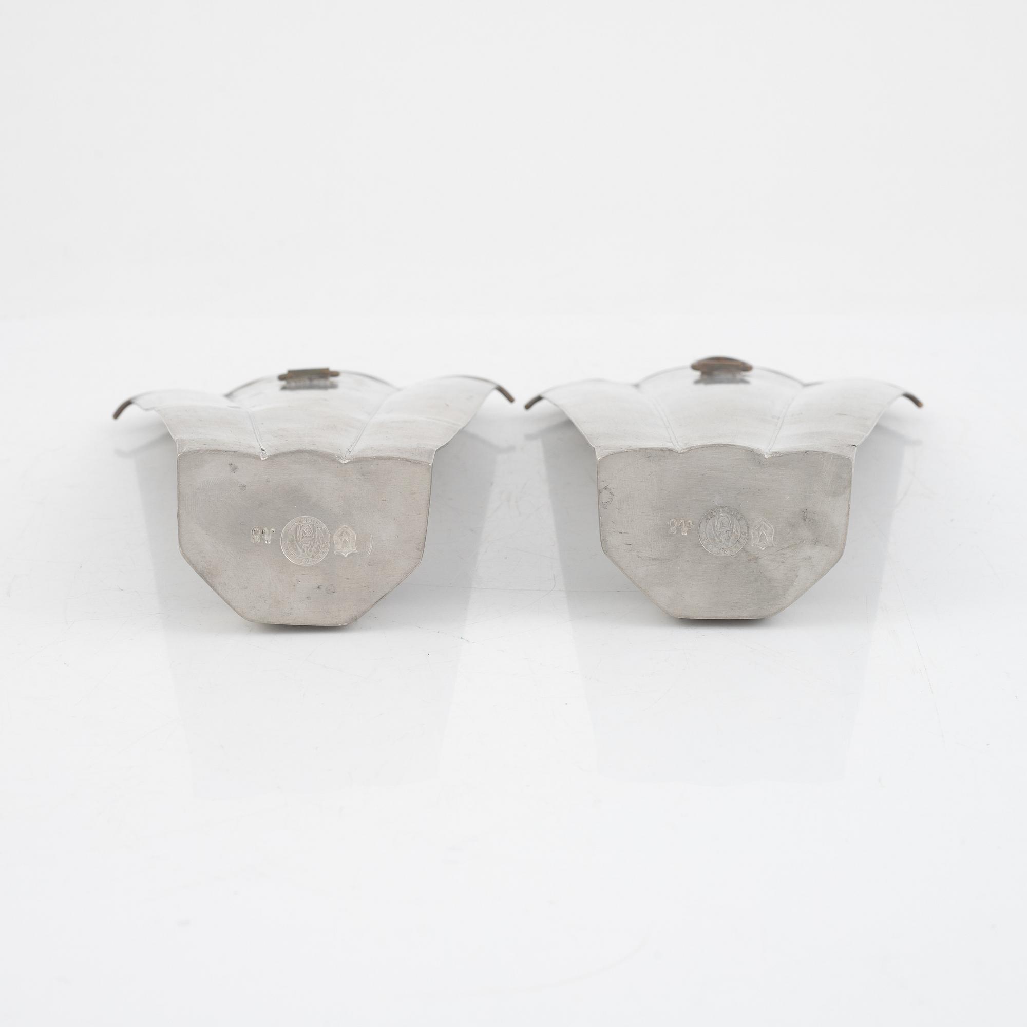 Nils Fougstedt, vägglampetter, modell A 146", ett par, tenn och mässing,  Firma Svenskt Tenn, Stockholm 1927.