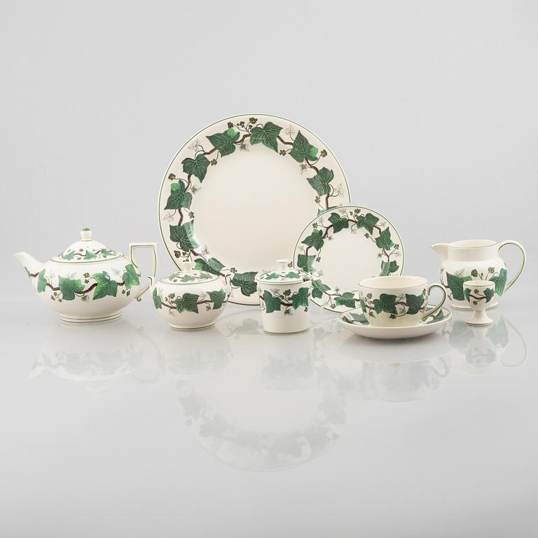 A "Napoleon Ivy" tea service, Wedgwood, England (26 pieces).
