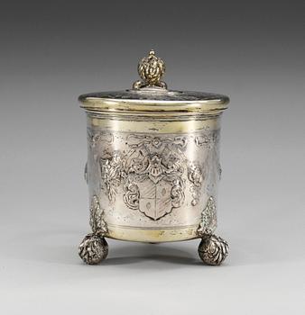 522. DRYCKESKANNA, okänd mästare (v. 1719-1750), Moskva 1737. Holländska import stämplar.