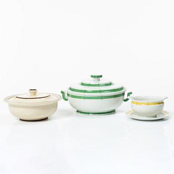 Wilhelm Kåge, a 25-piece creamware dinner service, 'Bungalow', Gustavsberg, Sweden, manufactured between 1936-1939.