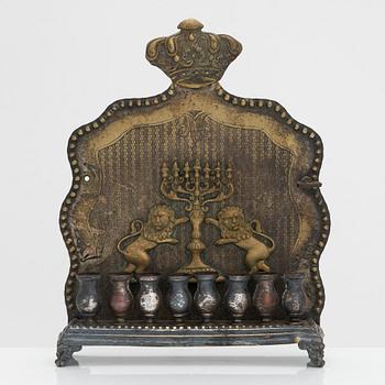 Hanukkah-ljusstake, Henneberg, Warszawa, ca 1870 - 1874.