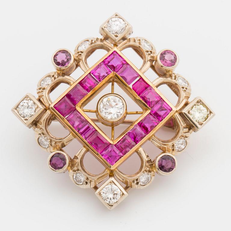 A 14K gold brooch with diamonds,