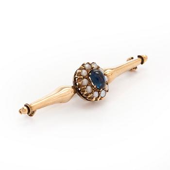 Brooch, cabochon cut sapphire, pearls, 14K (56) gold.