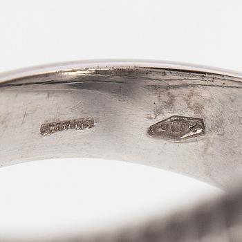 An 18K white gold ring with diamonds ca. 0.31 ct in total.