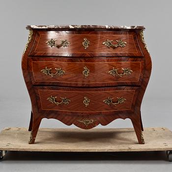 BYRÅ, rokokostil, 1900-tal.