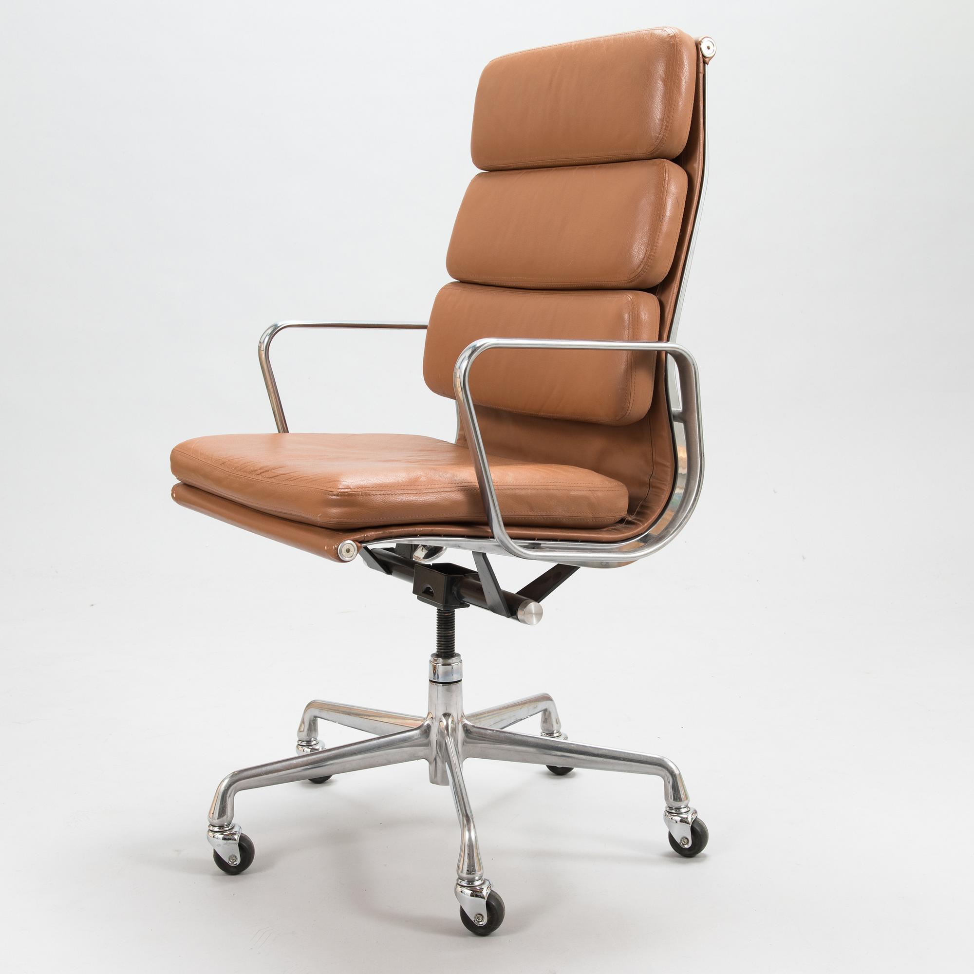 Charles & Ray Eames, Office chair, EA 219/ Soft Pad, Herman Miller, 1980s. Design year 1969.