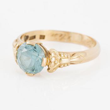 Ring 18K gold with zircon.