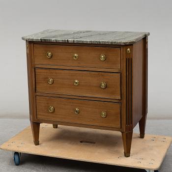 An early 20th century gustavian style chest of drawers.