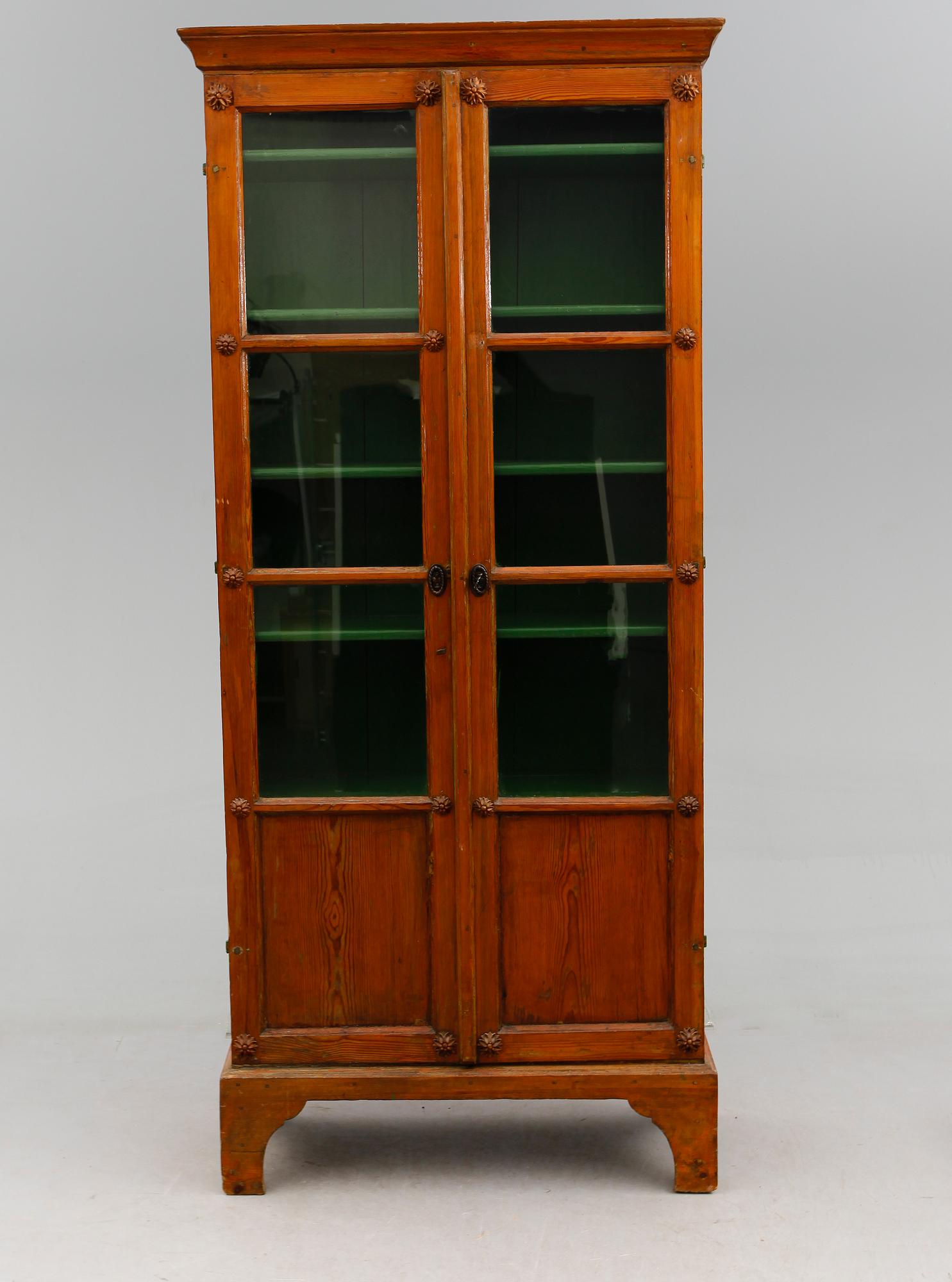 VITRIN/BOKSKÅP, 1800-talets andra hälft.