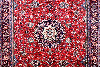 A Mahal carpet, c. 330 x 220 cm.