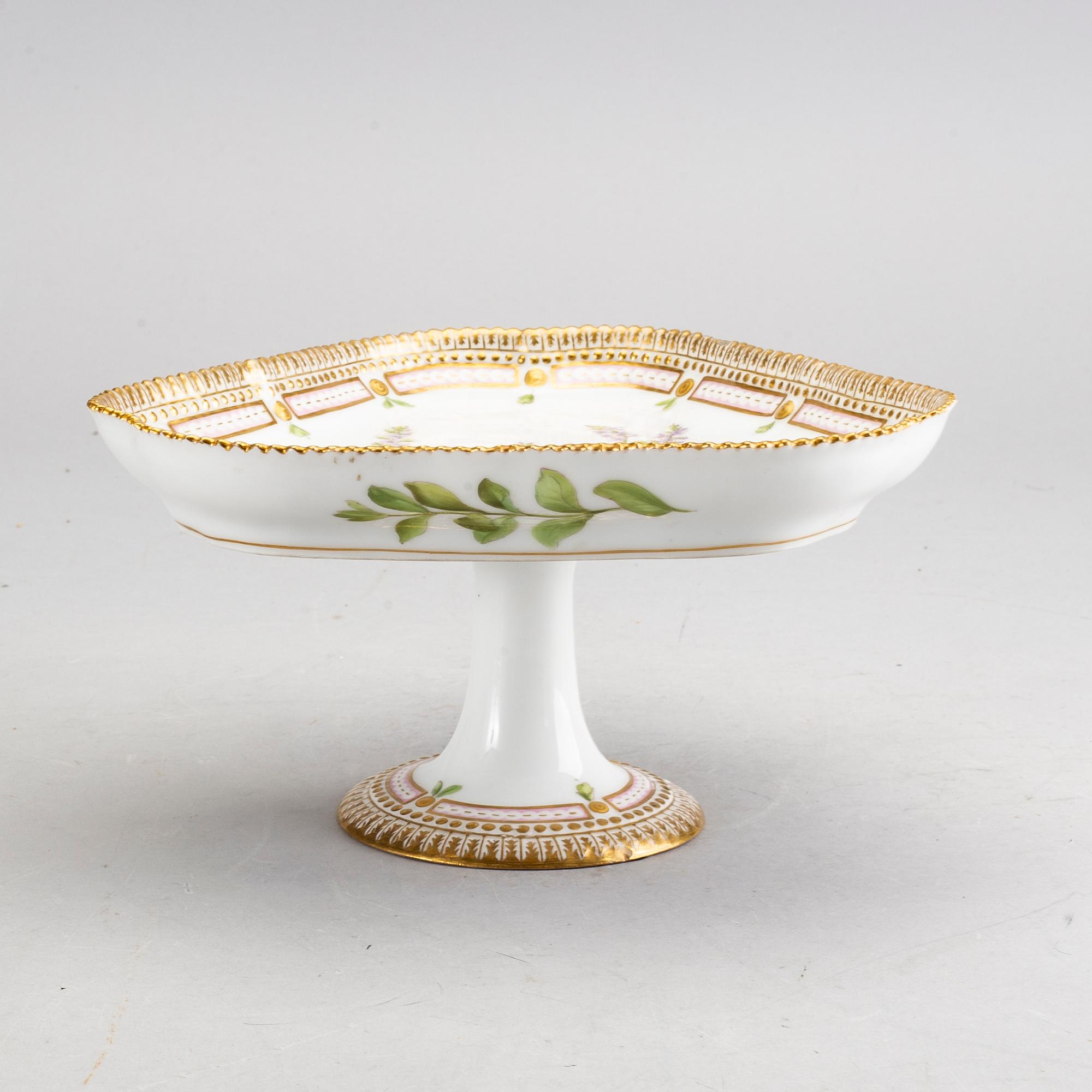 ROYAL COPENHAGEN, a "Flora Danica porcelain plate.