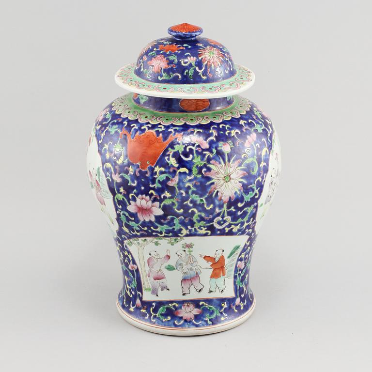 LOCKURNA, porslin, 1900-tal.