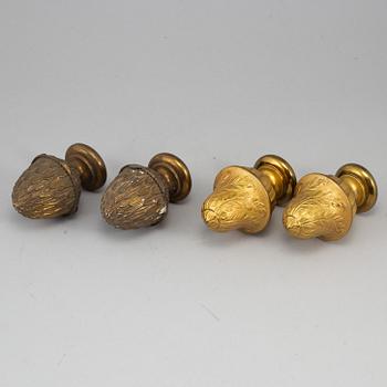 Four brass curtainrail knobs, 19th century.