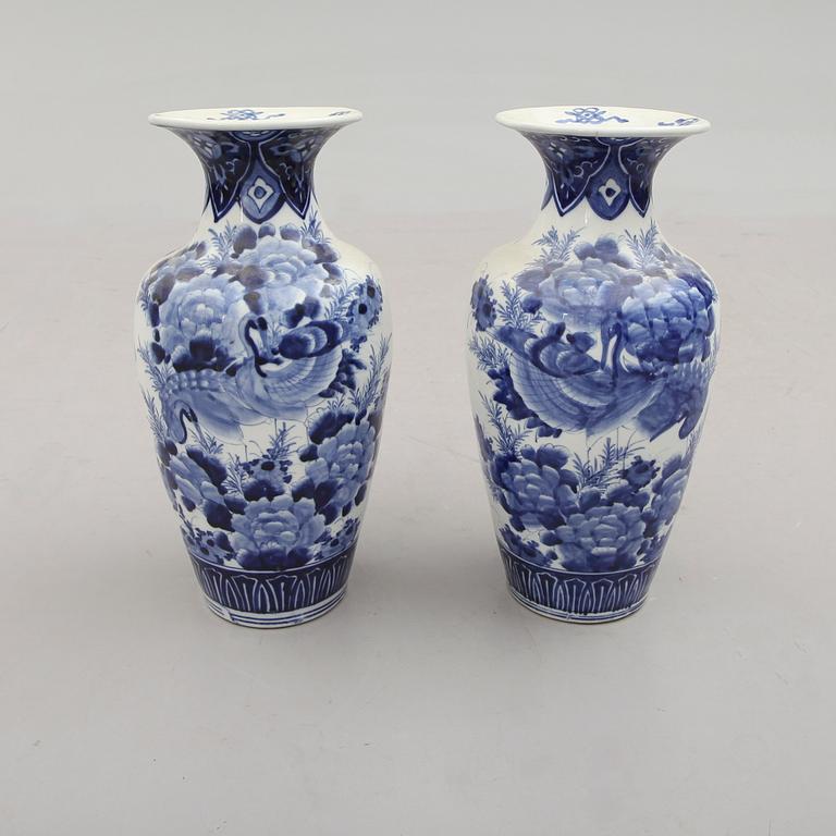 VASER, 1 par, porslin, Japan, tidigt 1900-tal.