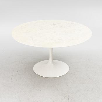 Eero Saarinen, a "Tulip" dining table with four chairs, 1970's.