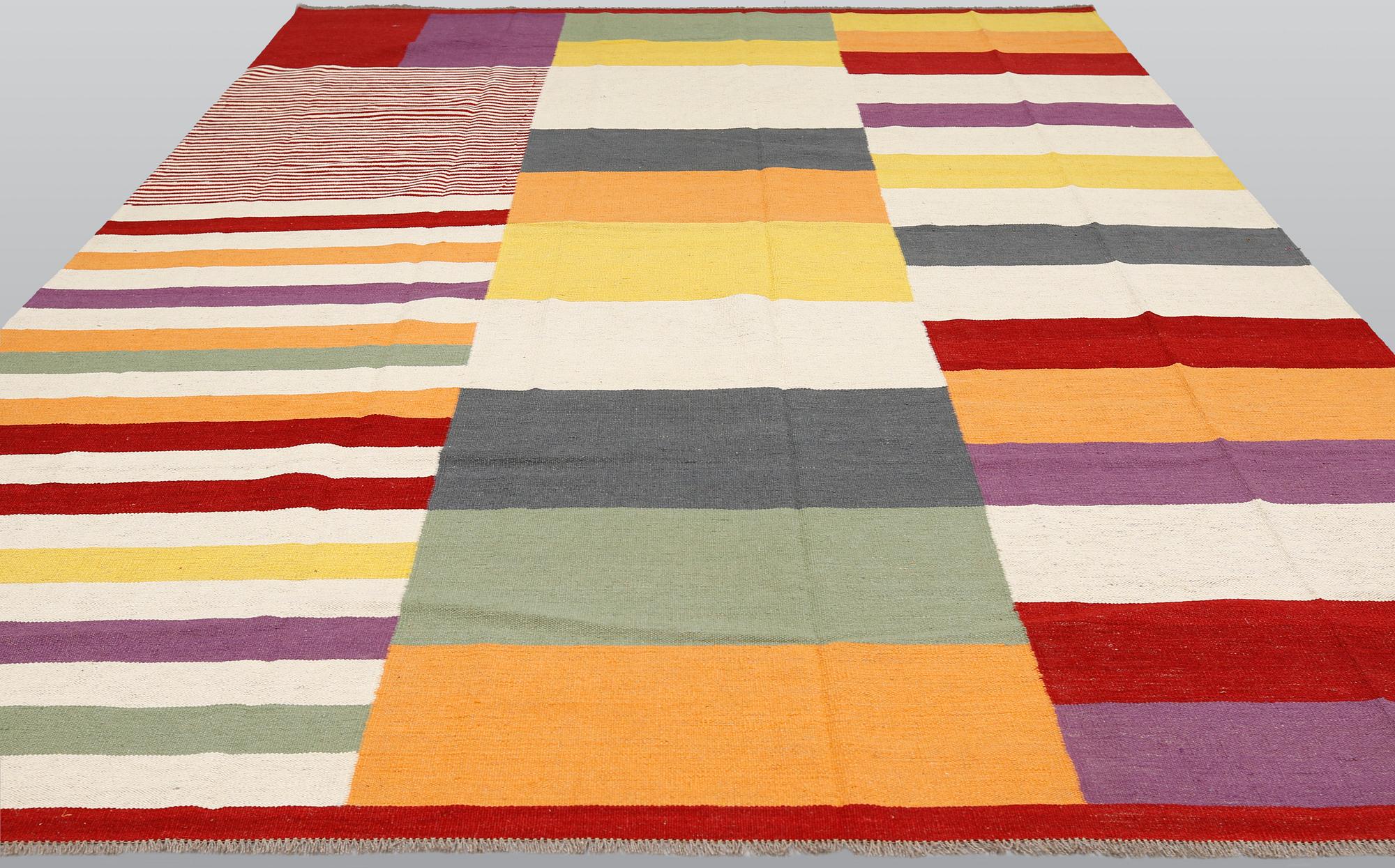 A Kelim carpet, c. 346 x 253 cm.