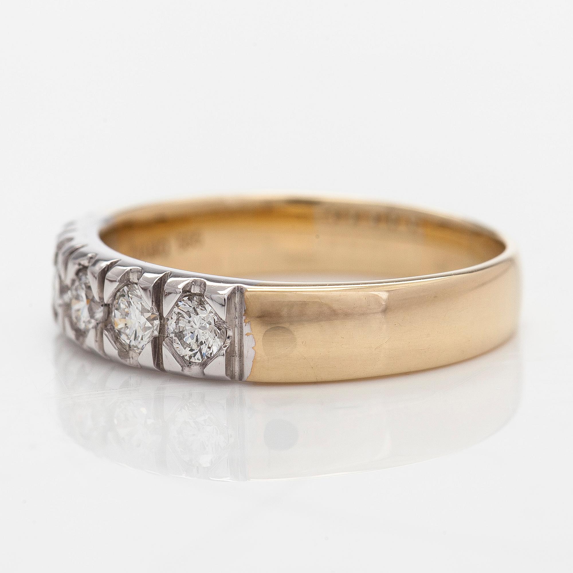 Sormus, 14K kultaa,  briljanttihiottuja timantteja yhteensä noin 0.25 ct.
