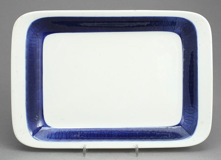 SERVISDELAR, 13 st, porslin, "Koka blå", Hertha Bengtsson, Rörstrand, 1956-88.