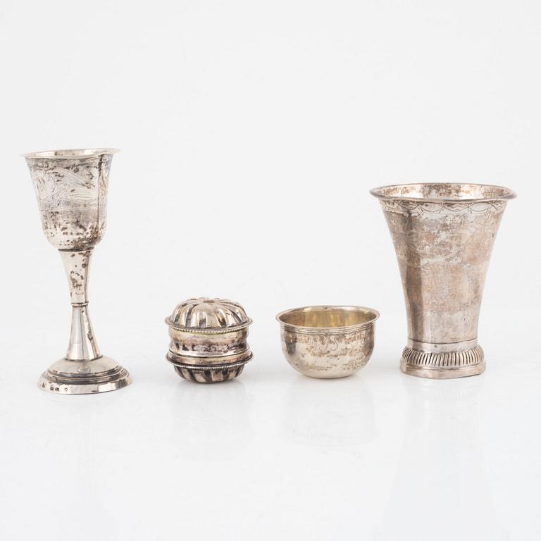 Kalk, tumlare, dosa samt bägare, silver, Sverige, 1700-talets andra hälft till 1832.