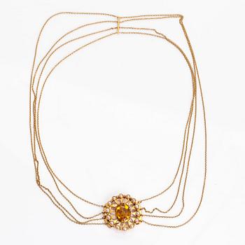 An 18K gold necklace, clasp with a citrine and pearls, Swedish hallmarks 1920.