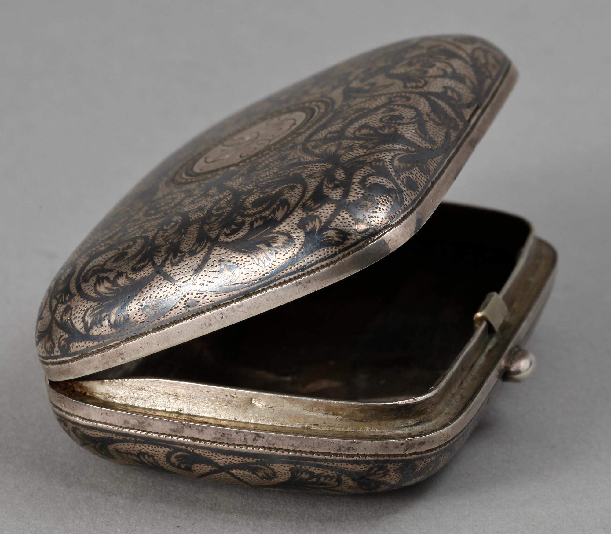 DOSA, silver, Gustav Klingert, Moskva 1886. Vikt ca 77 gram.