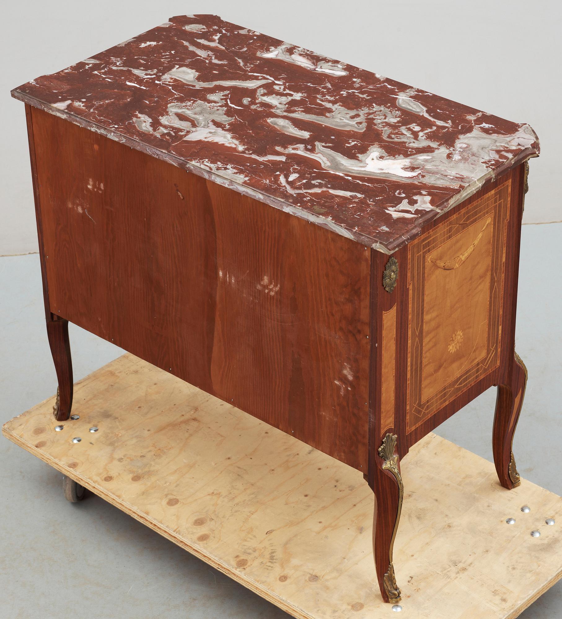 BYRÅ, gustaviansk stil, 1900-talets mitt.