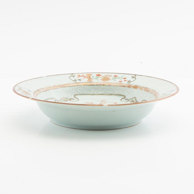 A Chinese porcelain plate, Qing dynasty, Yongzheng (1723-35).