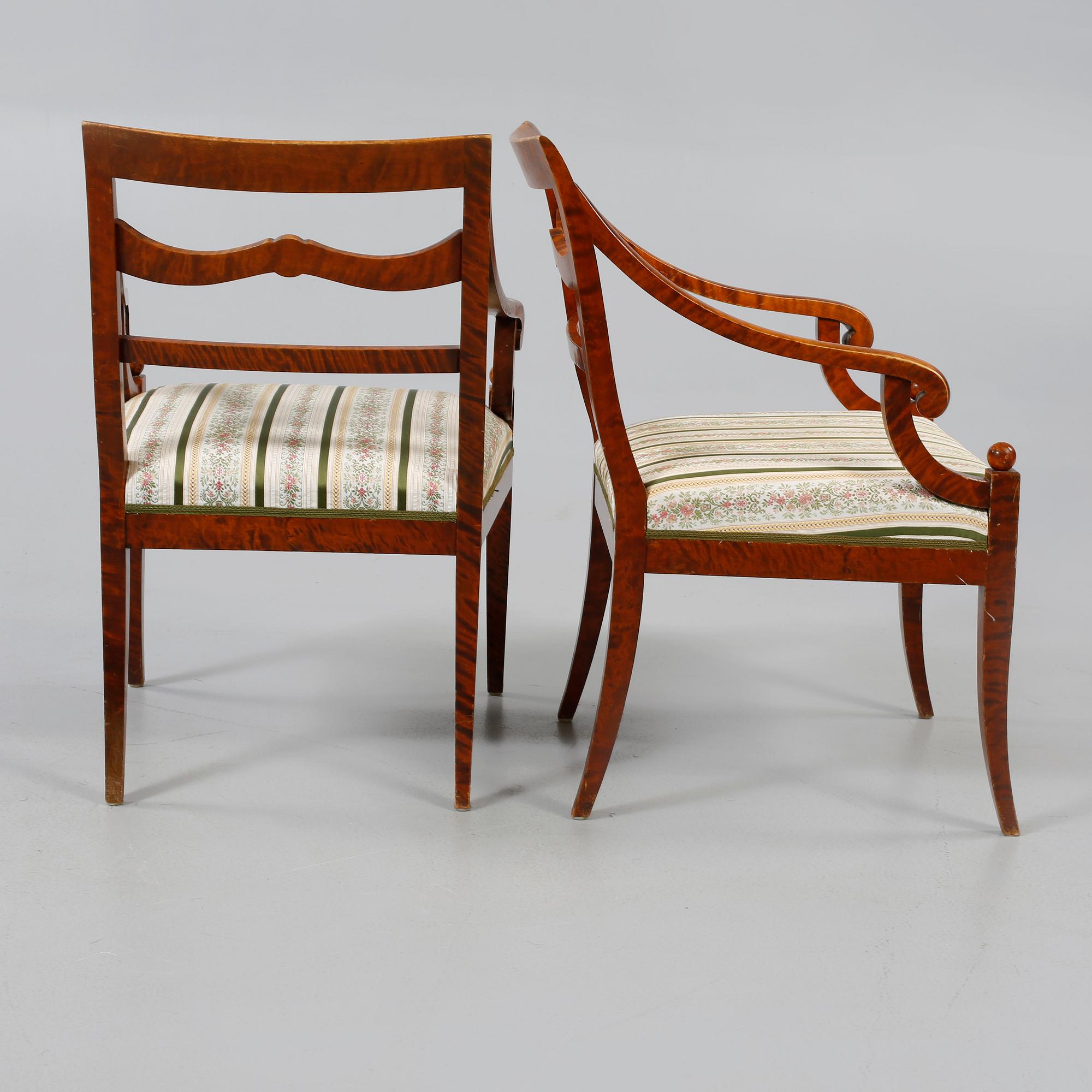 KARMSTOLAR, ett par samt STOLAR, 4 st, Karl Johan-stil, 1920/1930-tal.