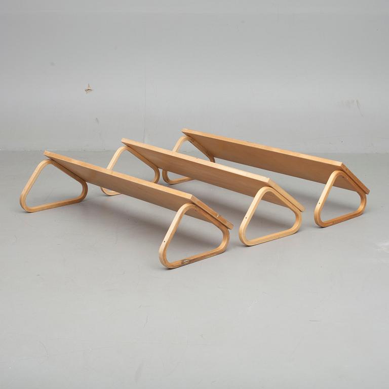 HYLLOR, 3 st, Alvar Aalto, modell 112B, 1900-talets första hälft.