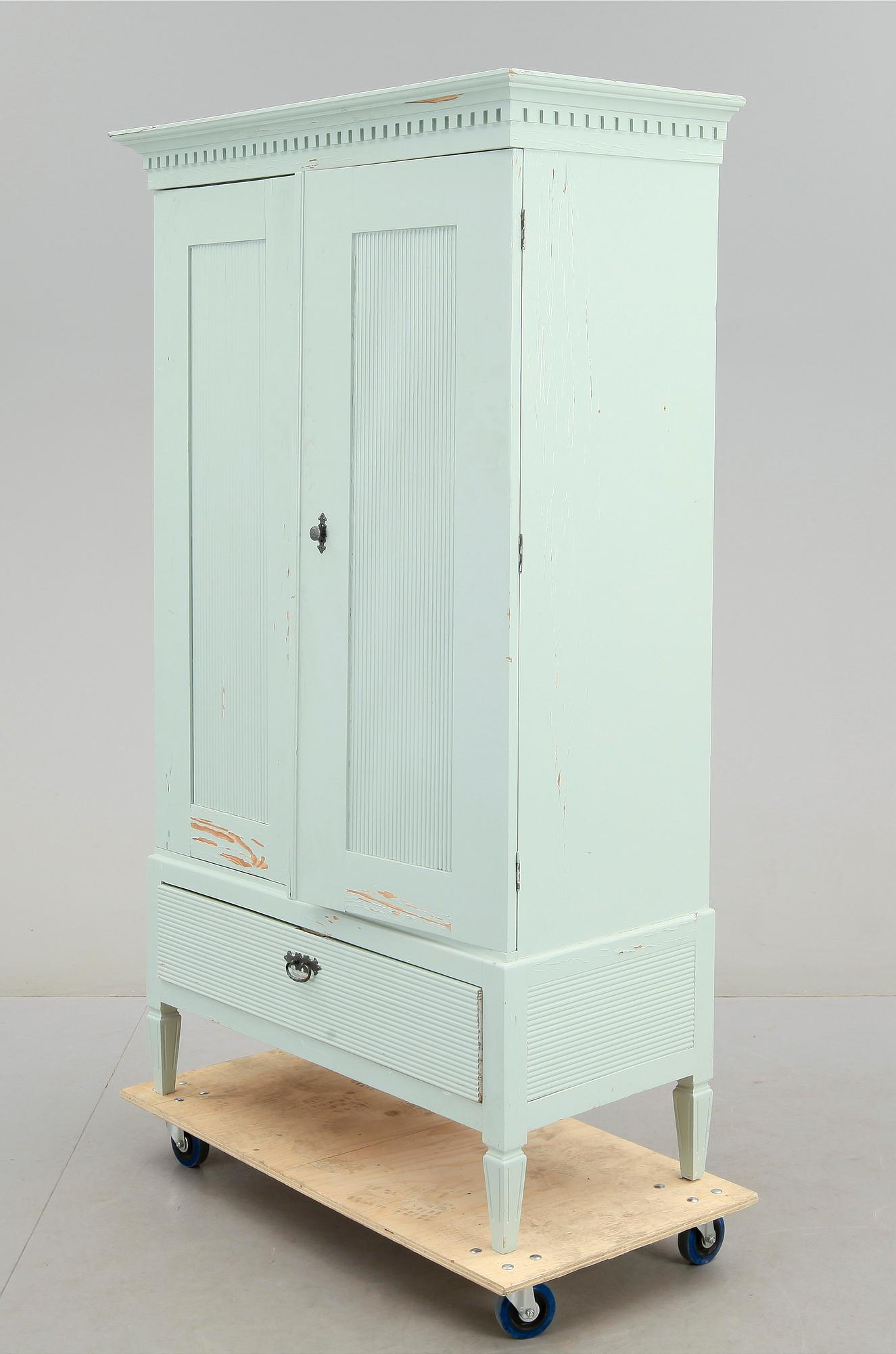 SKÅP, gustaviansk stil, tidigt 1900-tal.