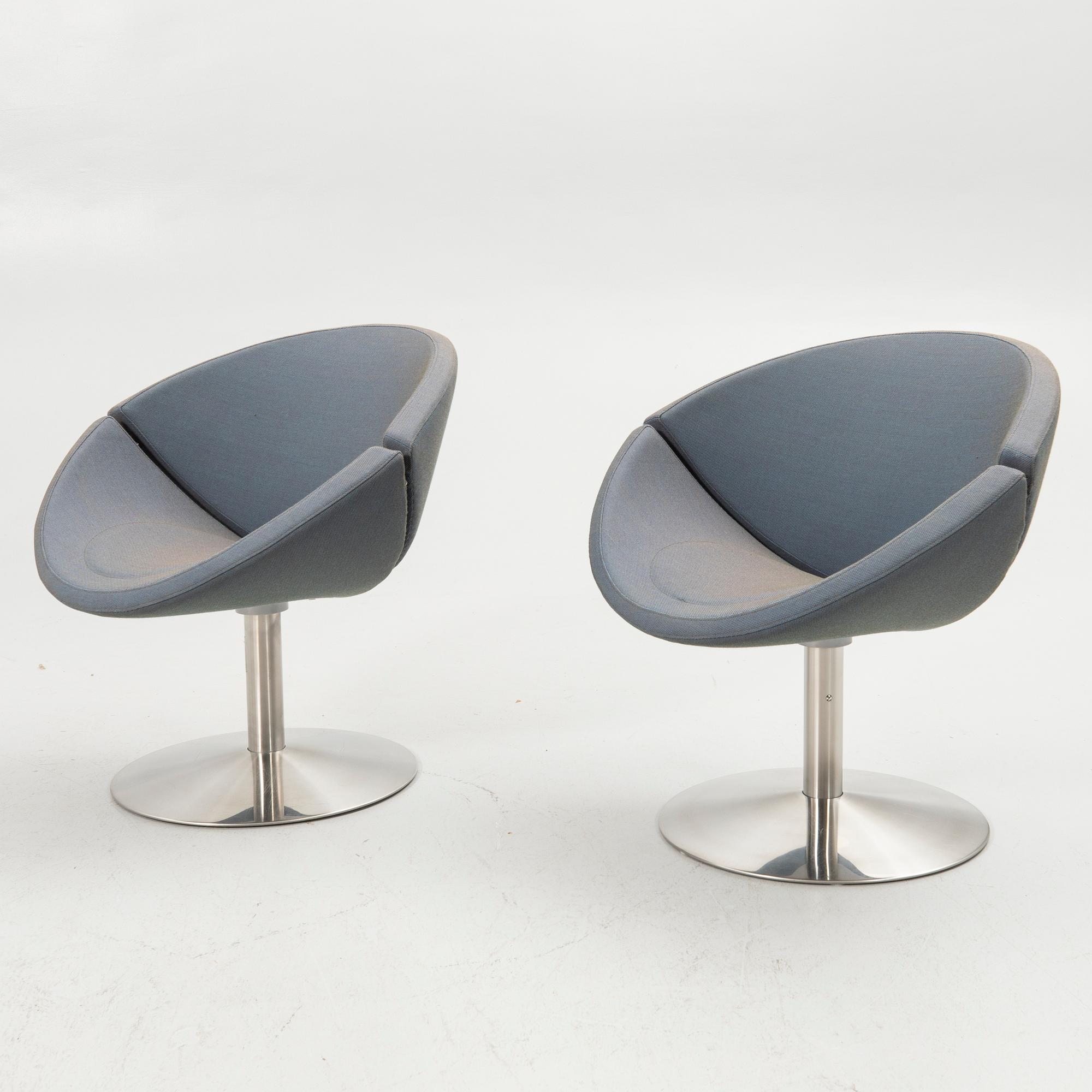 Peter Hjort Lorentzen & Johannes Foersom. Swivel armchairs, a pair, “Apollo EJ 96”, Erik Jørgensen, Denmark.