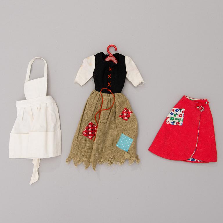 Two dolls, Barbie and Francie, with clothes and in original case, Mattel 1960s.