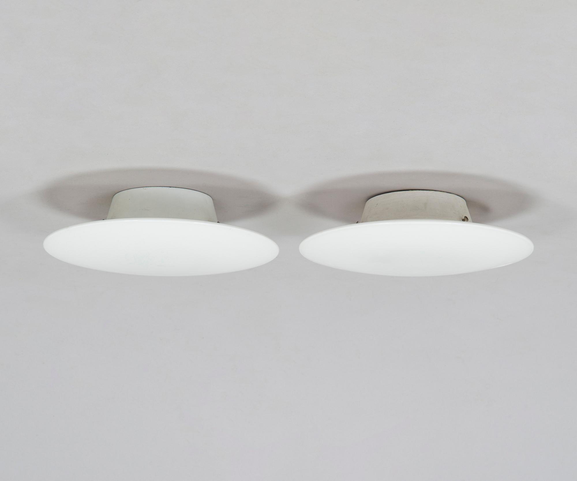 Arne Jacobsen, taklampor/ vägglampor, ett par, "AJ-Eklipta", Louis Poulsen, Danmark.