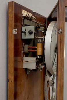 VÄGGPENDYL, LM Ericsson, omkring 1900-talets mitt.