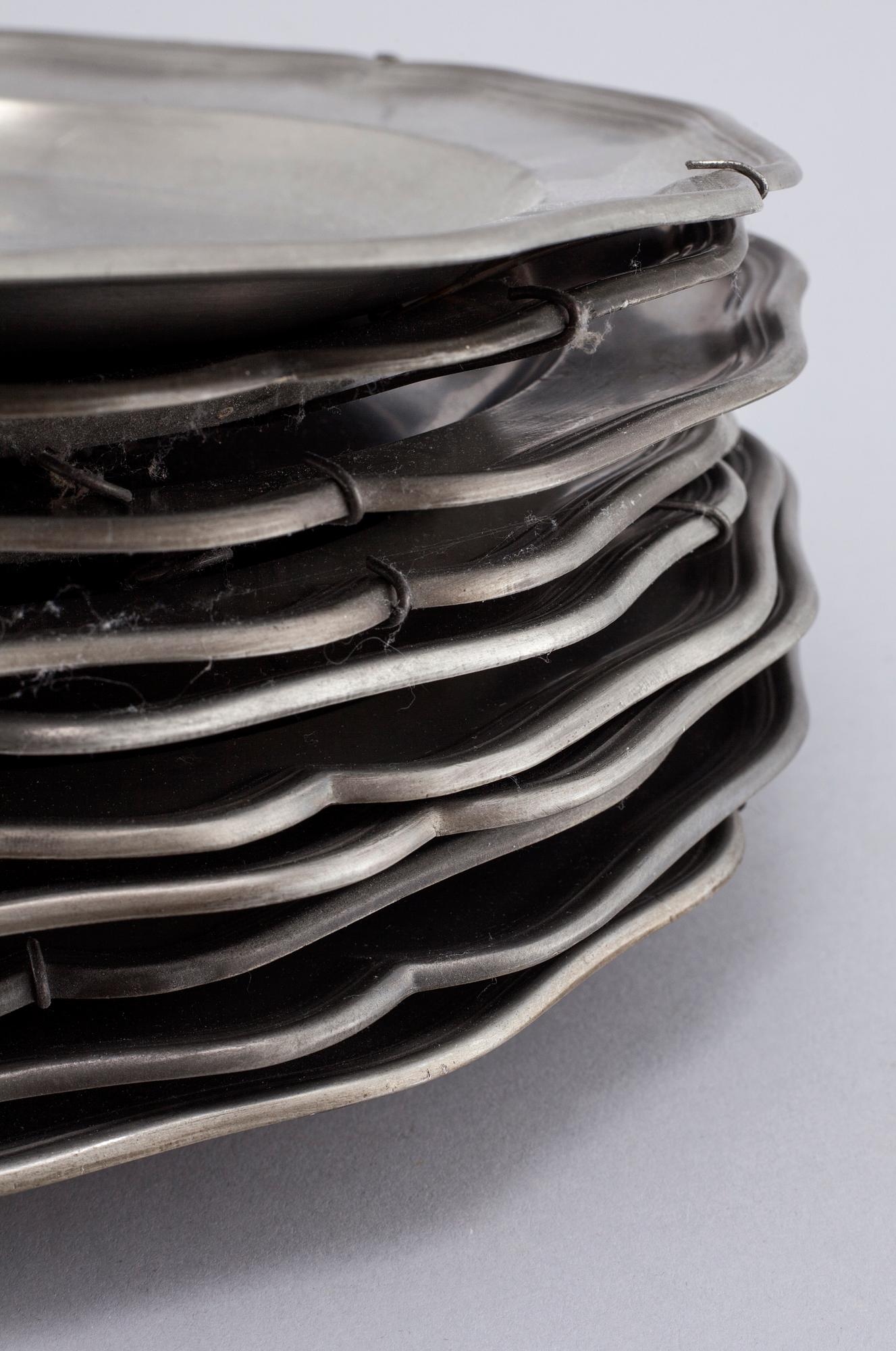 Ten pewter plates from Engl. Block Zinn, 20th century.