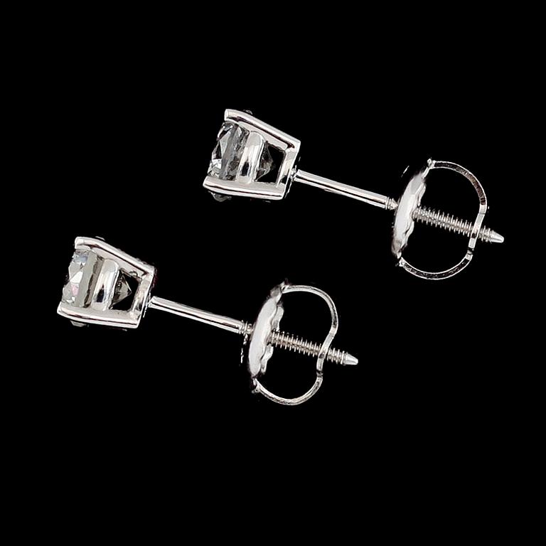 ÖRHÄNGEN, 1 par, 14K vitguld, briljantslipade diamanter tot ca 0.63 ct.