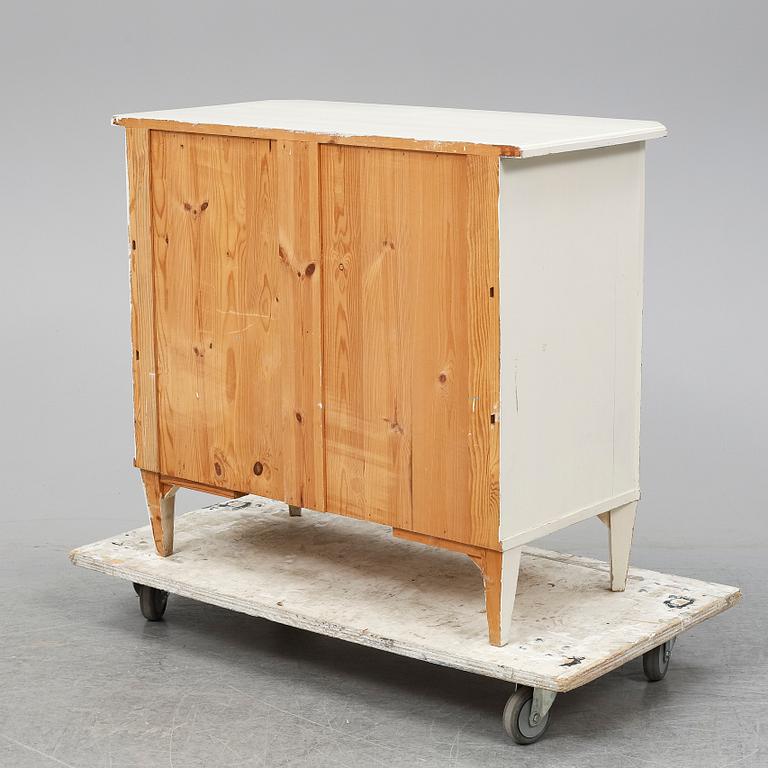 A first half of the 20th Century Gustavians style chest of drawers.