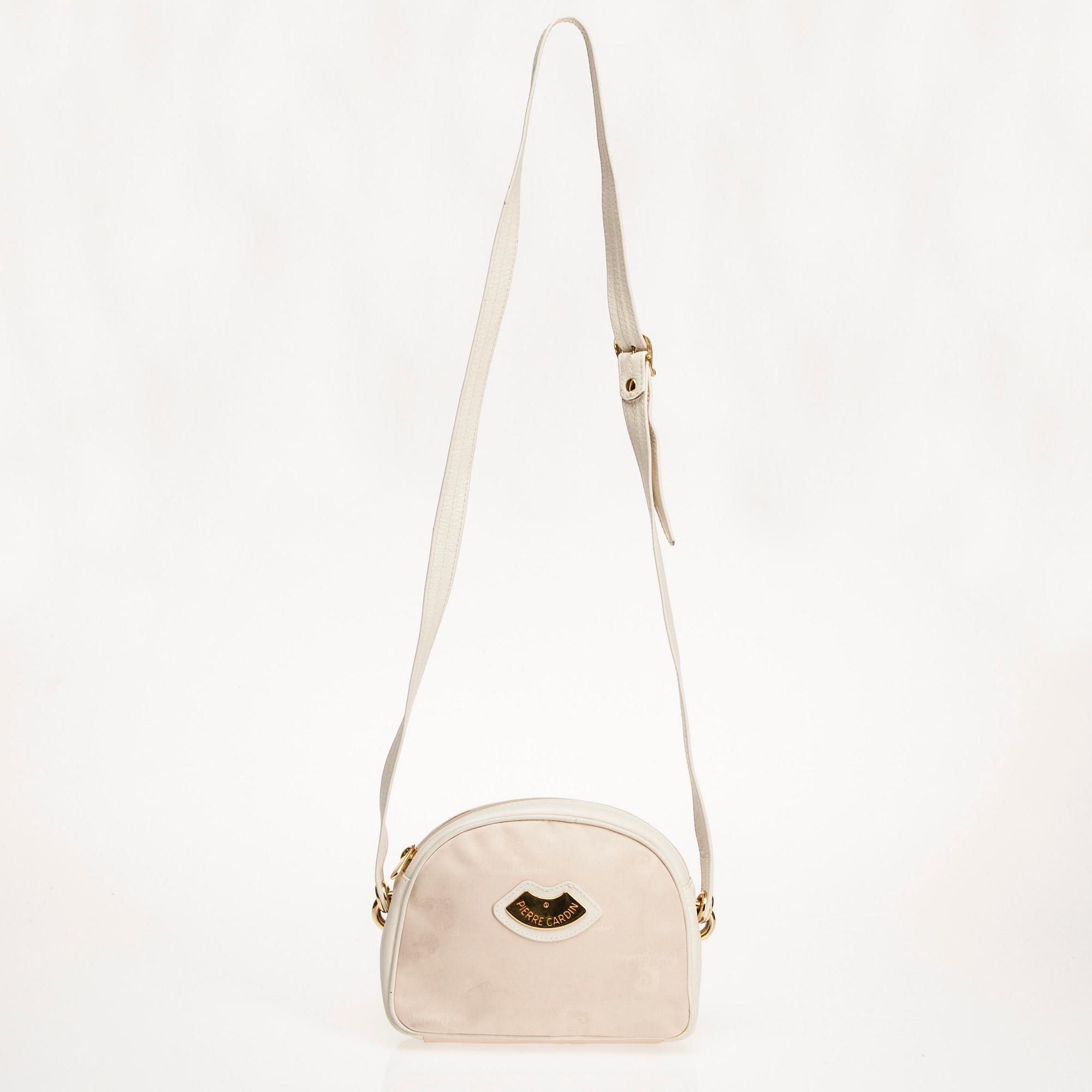 LAUKKU, Pierre Cardin.