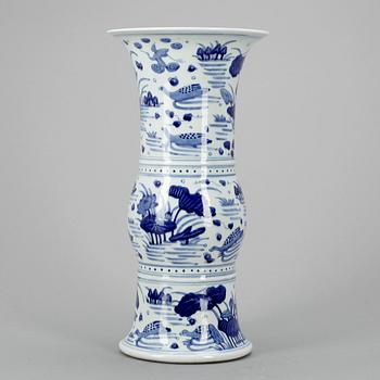 VAS, porslin, Kina, Kangxi-stil, sen Qing, 1800/1900-tal.