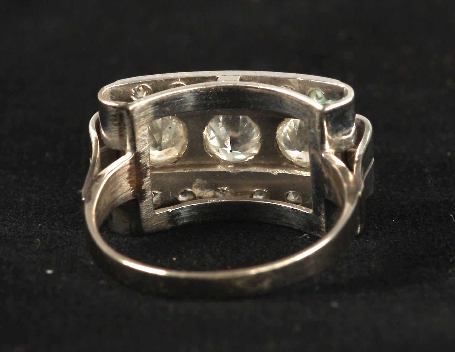 RING, 18K vitguld, 3 gammelslipade diamanter, tot ca 0,70 ct, samt rosenstenar.