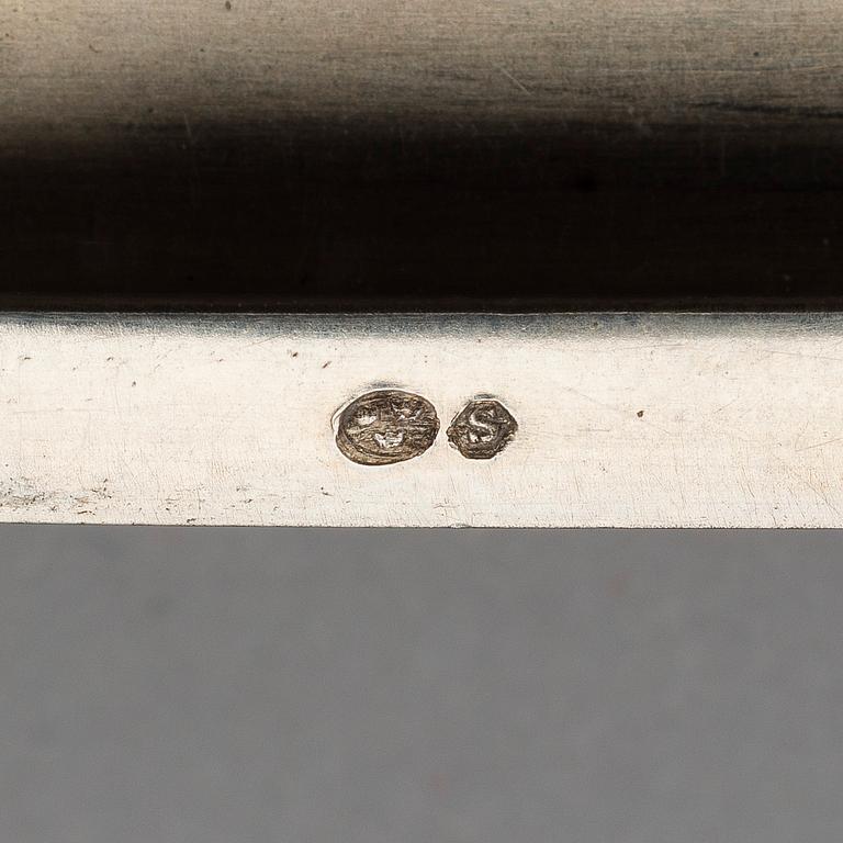 CIGARETTETUI I SILVER, svenska importstämplar. Vikt 236 g.