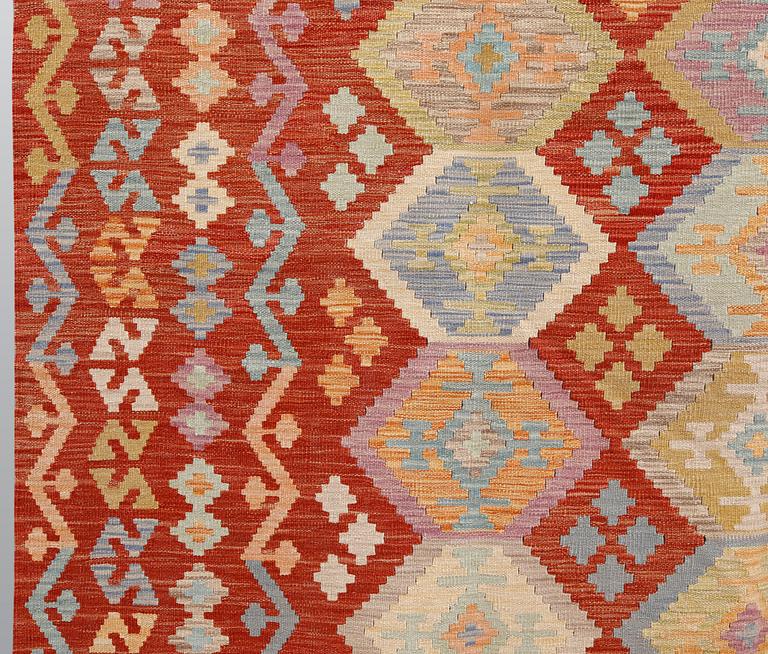 A kilim carpet, ca 292 x 213 cm.