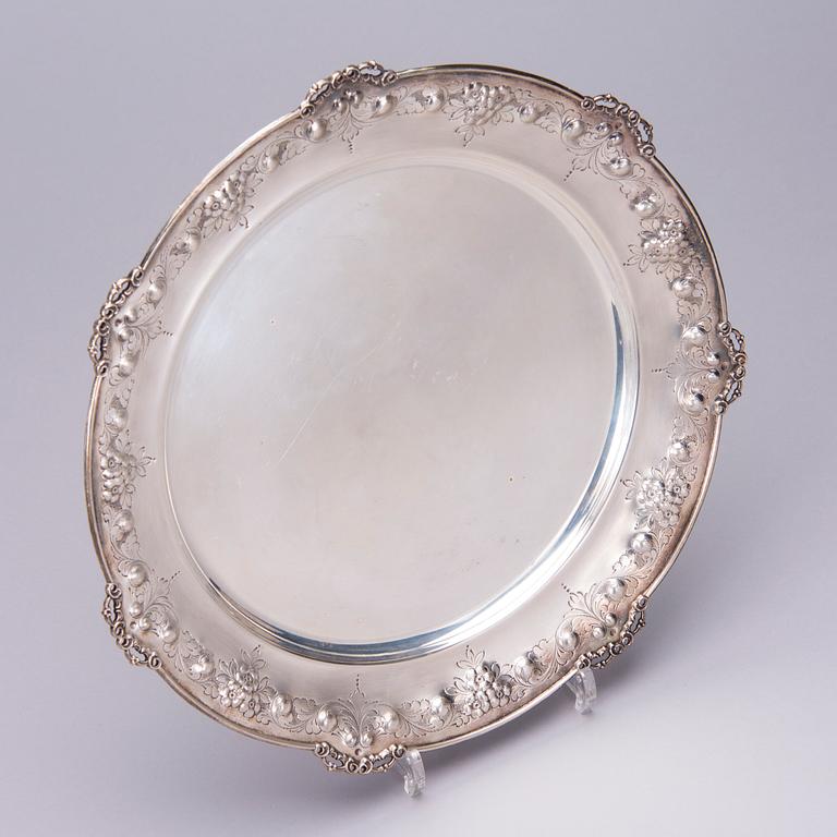 BRICKA, silver, bär finska kontrollstämplar, Helsingfors 1965. Vikt ca 838 g.