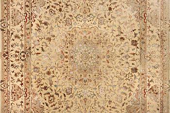 A Tabriz carpet, part silk, c. 311 x 199 cm.