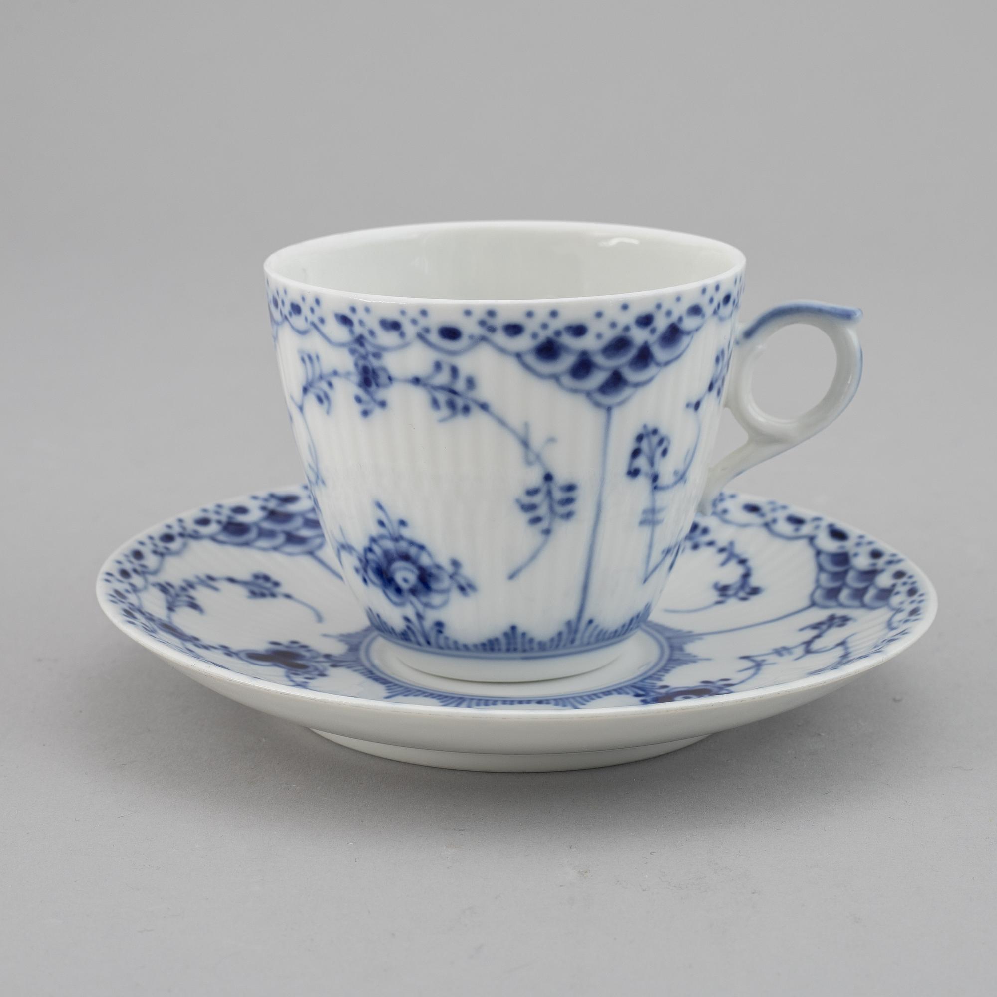 Royal Copenhagen, a porcelaine service, 'Musselmalet', Denmark. (63 pc).