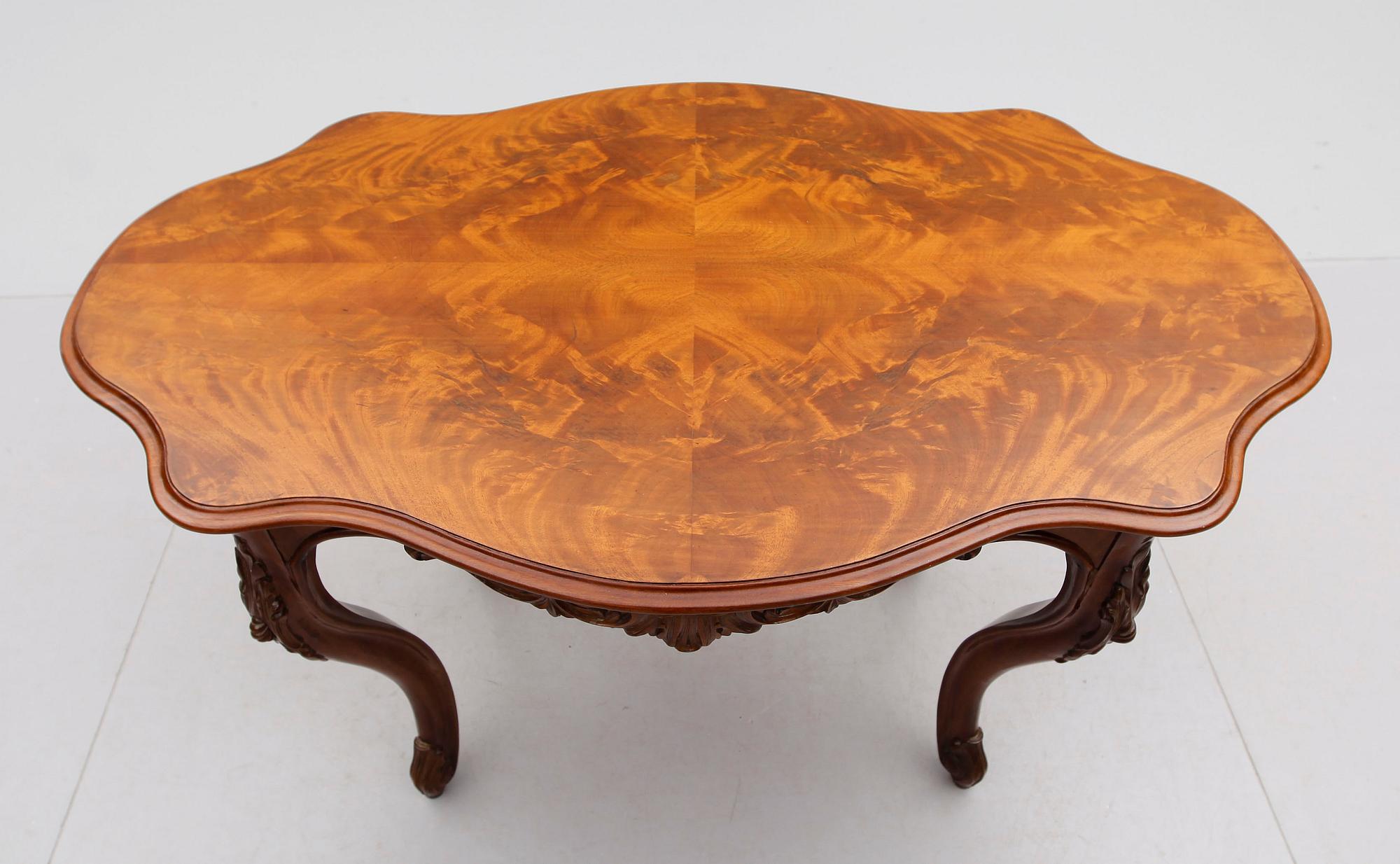 BORD, nyrokoko, sent 1800-tal.